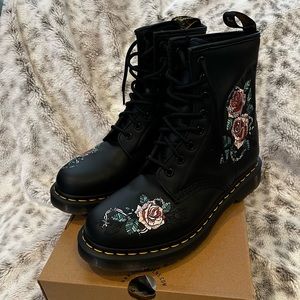 Dr. Martens 1460 Vonda Chain II Roses